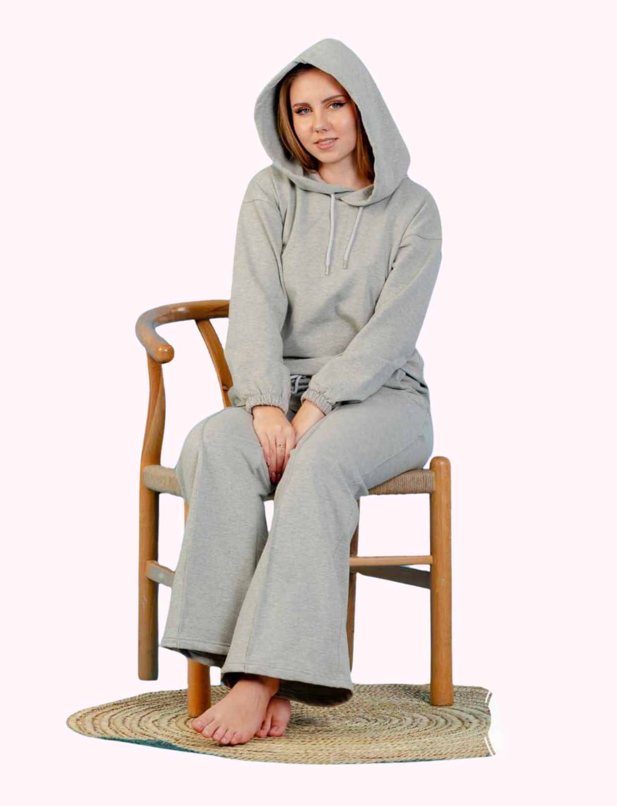 Women's pajamas combine comfort and elegance.